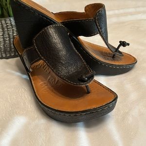 Born Woman’s Black Size 7 Sandals